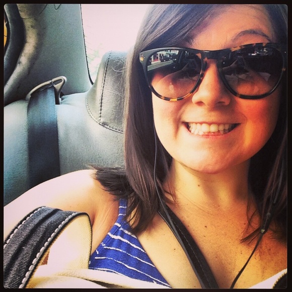 Meet your Posher, Michelle! - Picture 2 of 8